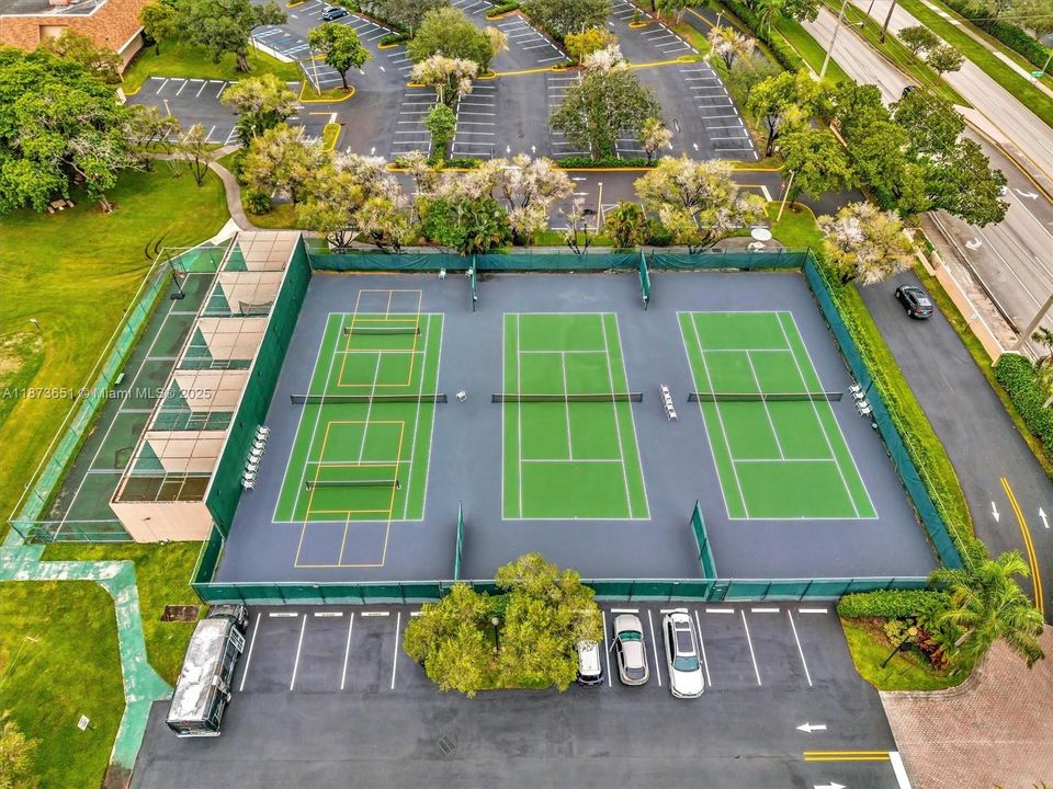 合同活跃: $159,900 (2 贝兹, 2 浴室, 1130 平方英尺)