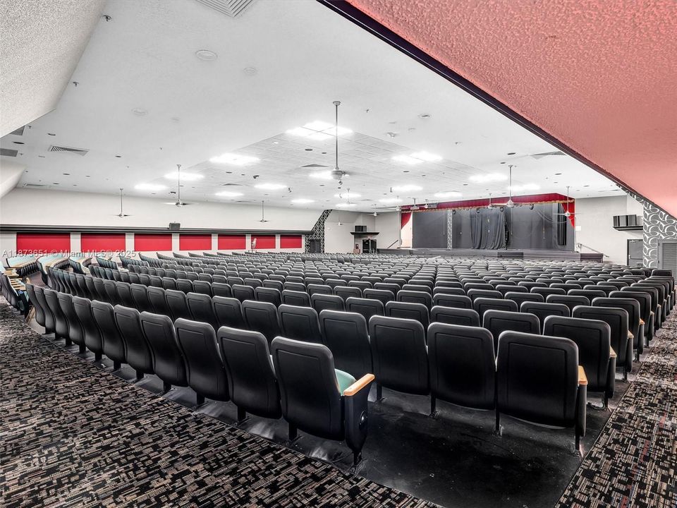 合同活跃: $159,900 (2 贝兹, 2 浴室, 1130 平方英尺)