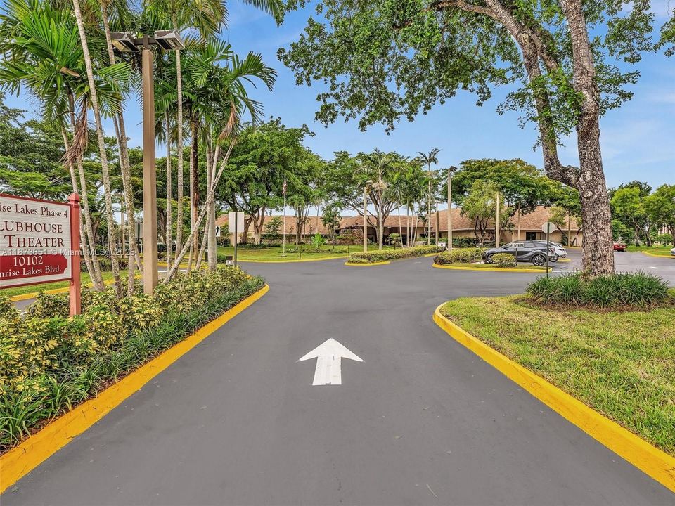 合同活跃: $159,900 (2 贝兹, 2 浴室, 1130 平方英尺)