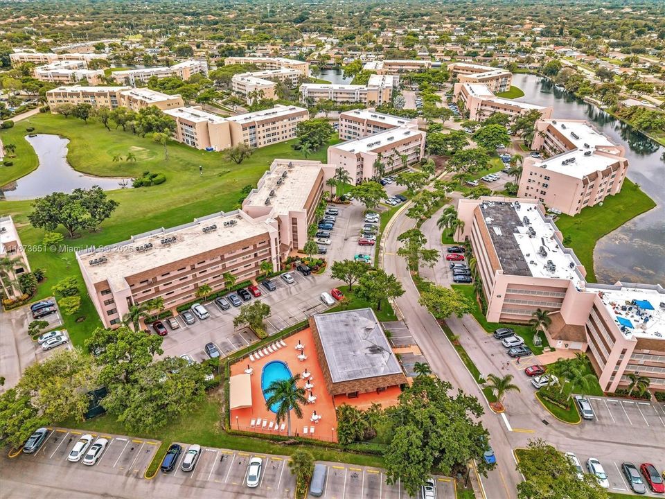 合同活跃: $159,900 (2 贝兹, 2 浴室, 1130 平方英尺)