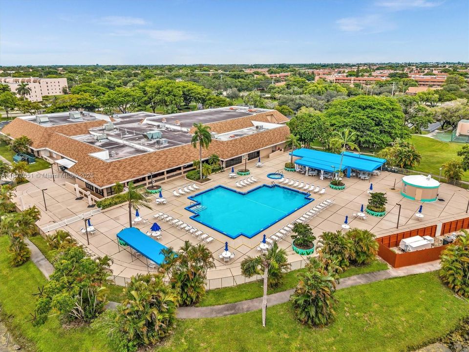 合同活跃: $159,900 (2 贝兹, 2 浴室, 1130 平方英尺)