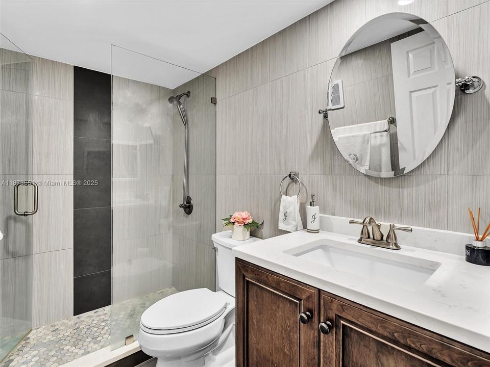 合同活跃: $159,900 (2 贝兹, 2 浴室, 1130 平方英尺)