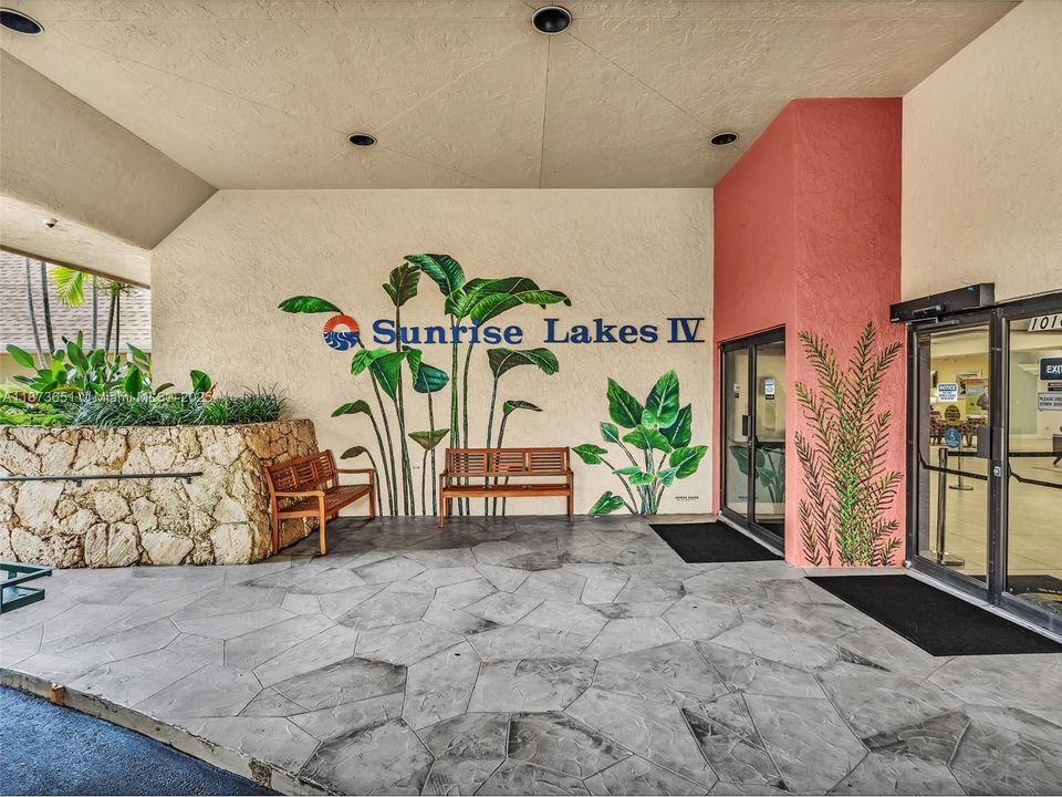 合同活跃: $159,900 (2 贝兹, 2 浴室, 1130 平方英尺)