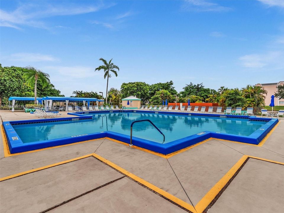 合同活跃: $159,900 (2 贝兹, 2 浴室, 1130 平方英尺)