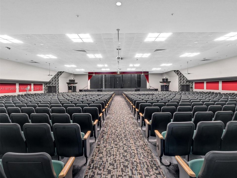 合同活跃: $159,900 (2 贝兹, 2 浴室, 1130 平方英尺)