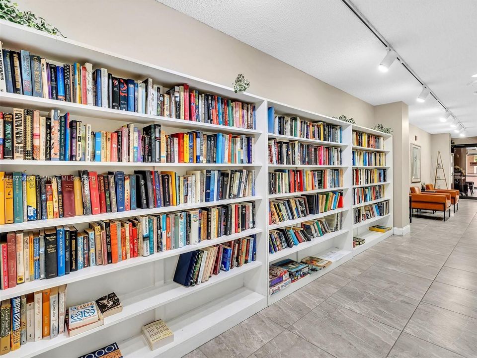 合同活跃: $159,900 (2 贝兹, 2 浴室, 1130 平方英尺)