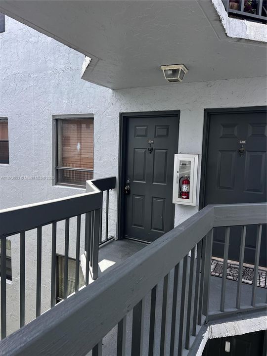 合同活跃: $127,000 (1 贝兹, 1 浴室, 775 平方英尺)