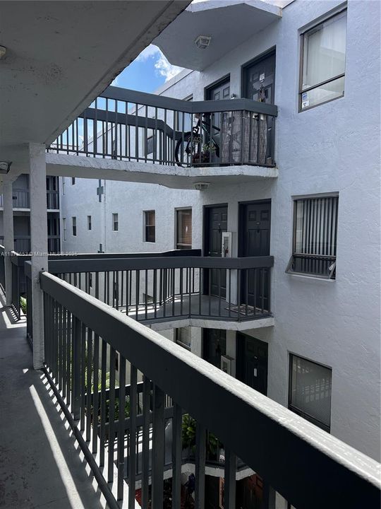 合同活跃: $127,000 (1 贝兹, 1 浴室, 775 平方英尺)