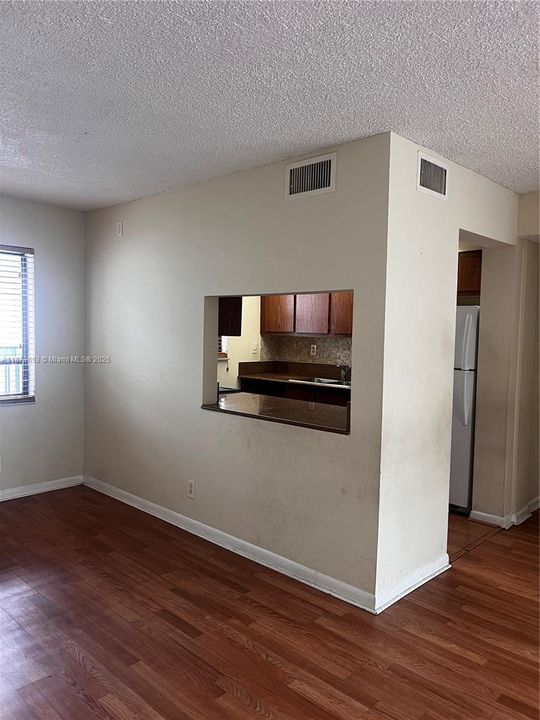 合同活跃: $127,000 (1 贝兹, 1 浴室, 775 平方英尺)