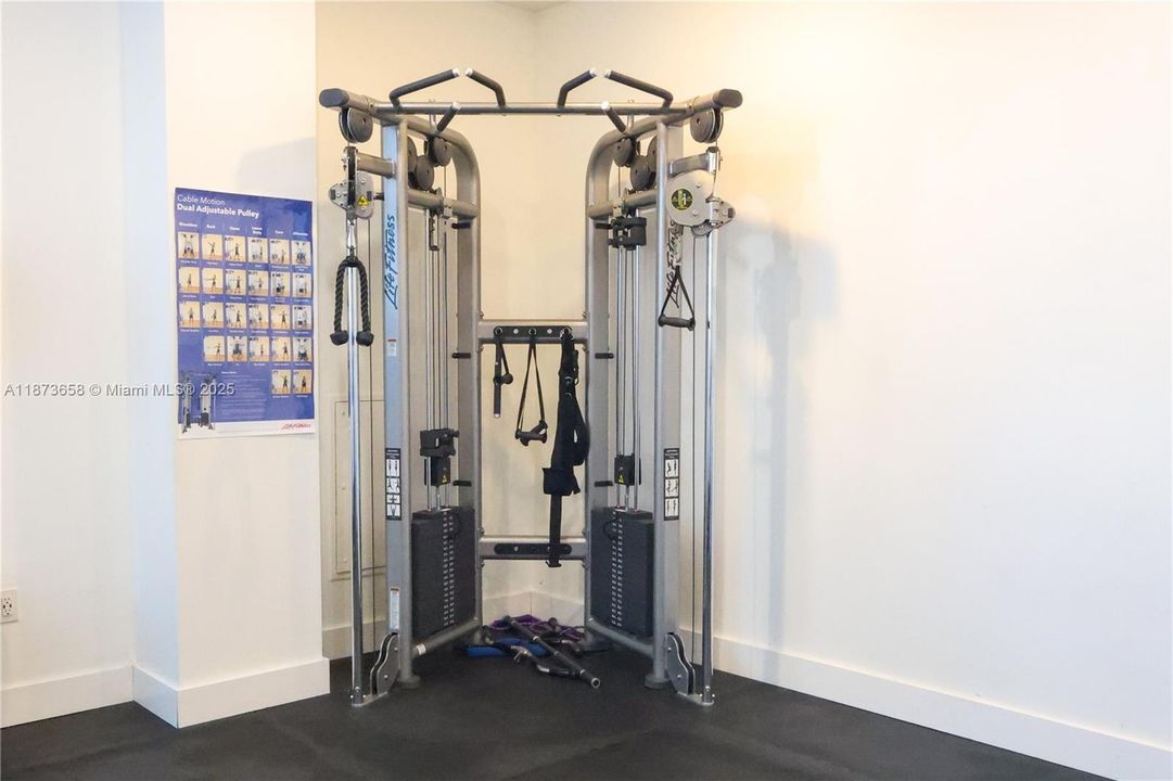 For Sale: $315,000 (0 beds, 1 baths, 577 Square Feet)