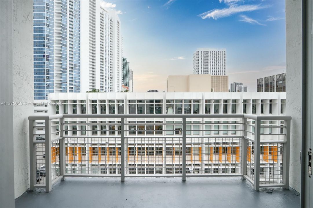 For Sale: $315,000 (0 beds, 1 baths, 577 Square Feet)