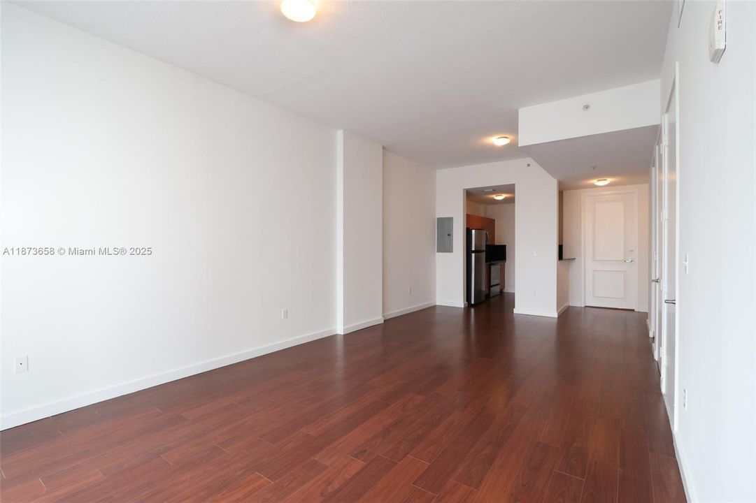 For Sale: $315,000 (0 beds, 1 baths, 577 Square Feet)