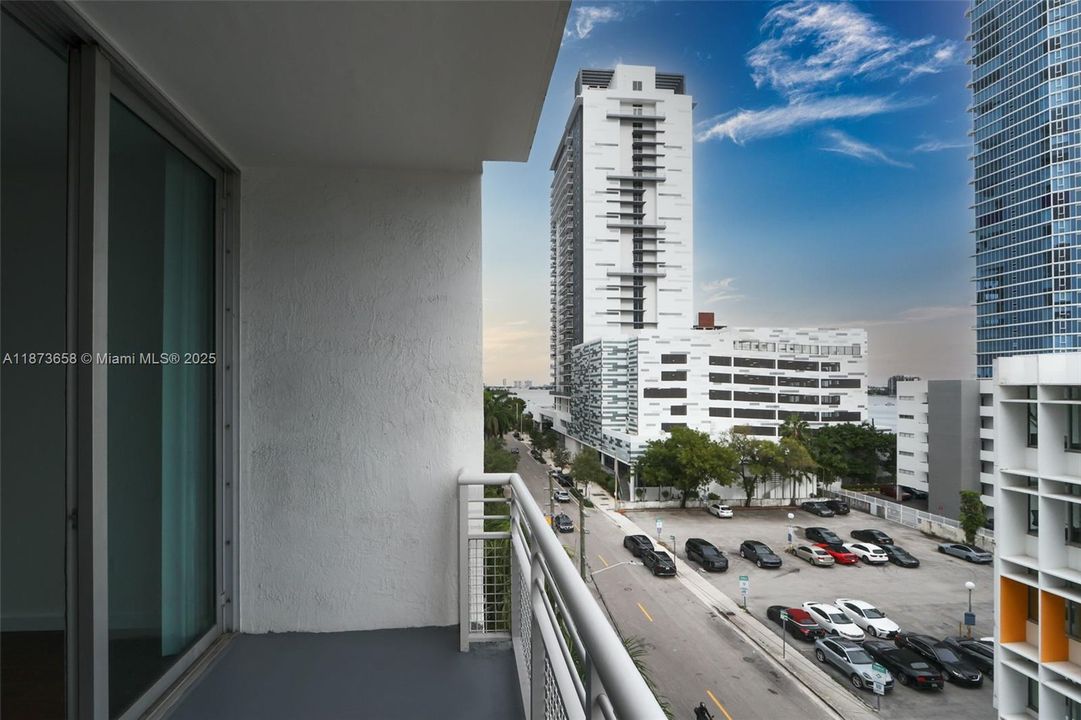 For Sale: $315,000 (0 beds, 1 baths, 577 Square Feet)