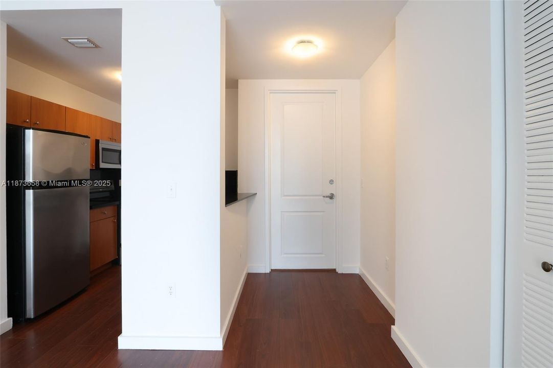 For Sale: $315,000 (0 beds, 1 baths, 577 Square Feet)