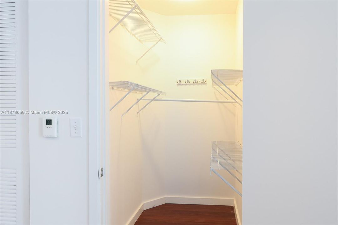 For Sale: $315,000 (0 beds, 1 baths, 577 Square Feet)