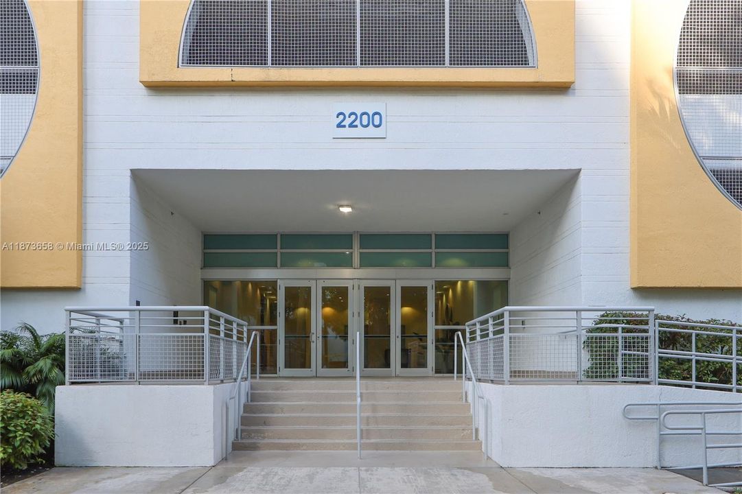 For Sale: $315,000 (0 beds, 1 baths, 577 Square Feet)