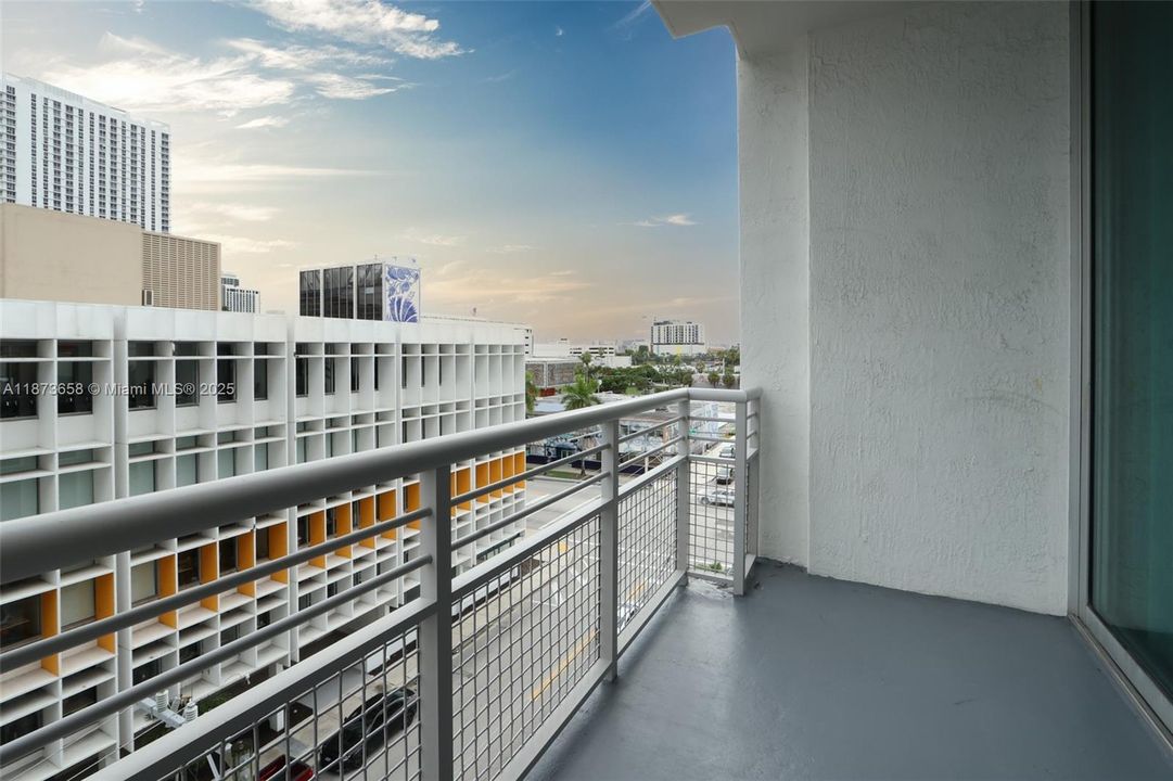 For Sale: $315,000 (0 beds, 1 baths, 577 Square Feet)