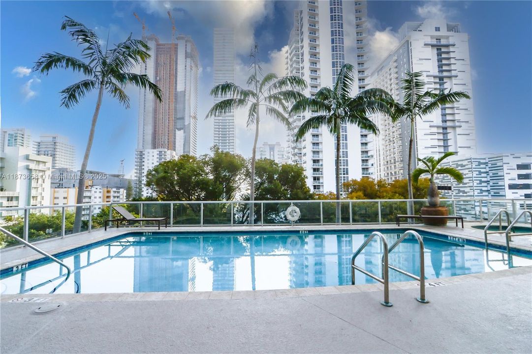 For Sale: $315,000 (0 beds, 1 baths, 577 Square Feet)