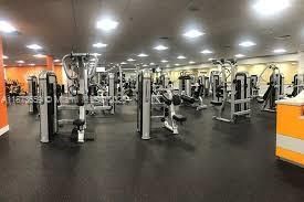 待售: $117,999 (2 贝兹, 2 浴室, 896 平方英尺)