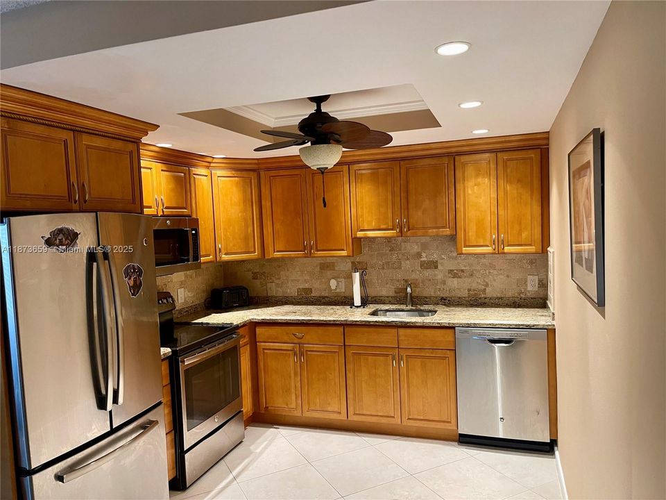 待售: $117,999 (2 贝兹, 2 浴室, 896 平方英尺)