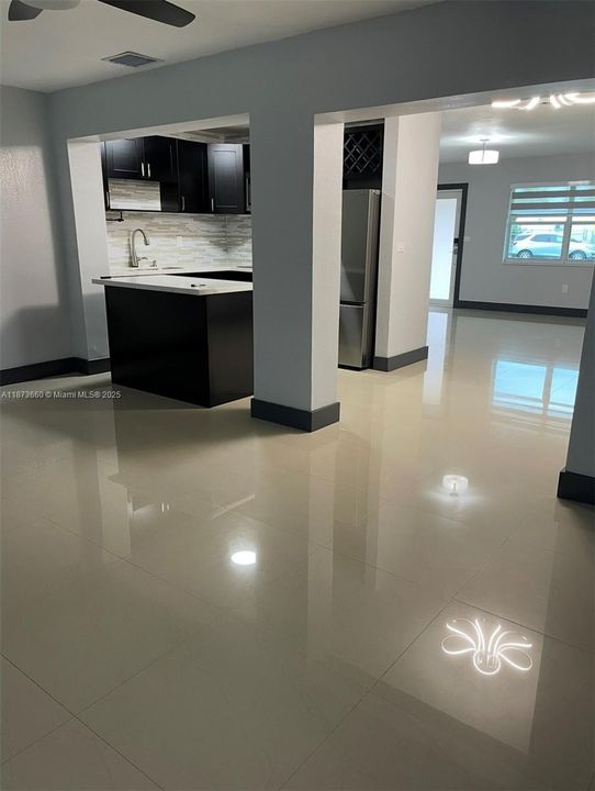 Activo con contrato: $3,550 (4 camas, 2 baños, 1388 Pies cuadrados)