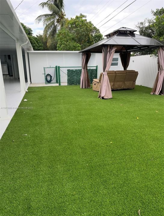 Activo con contrato: $3,550 (4 camas, 2 baños, 1388 Pies cuadrados)