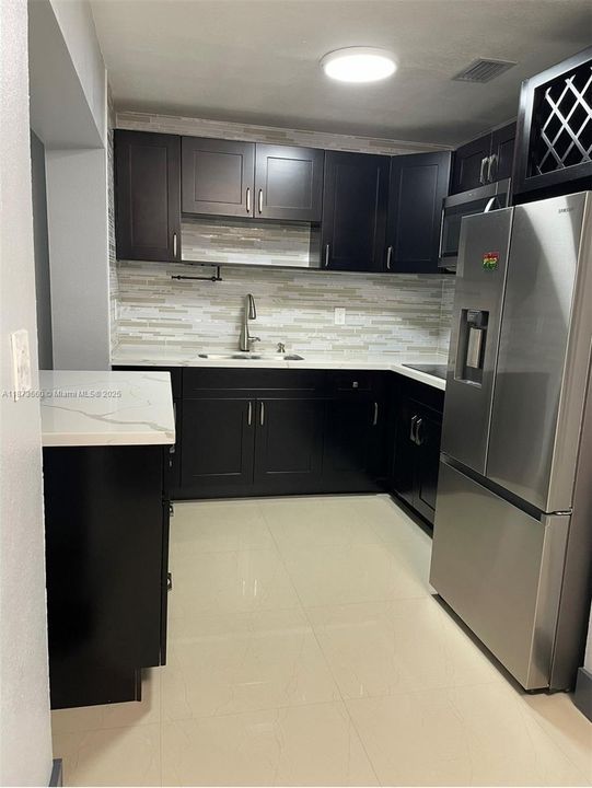 Activo con contrato: $3,550 (4 camas, 2 baños, 1388 Pies cuadrados)