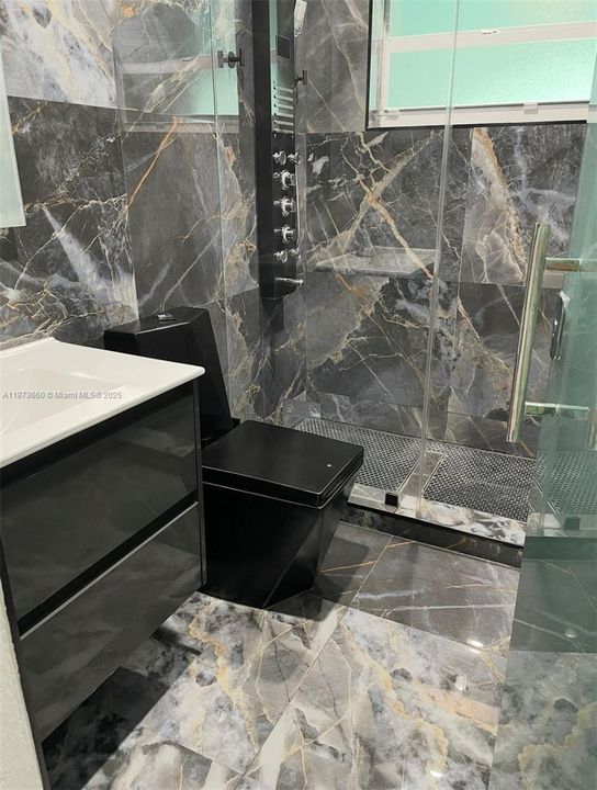 Activo con contrato: $3,550 (4 camas, 2 baños, 1388 Pies cuadrados)