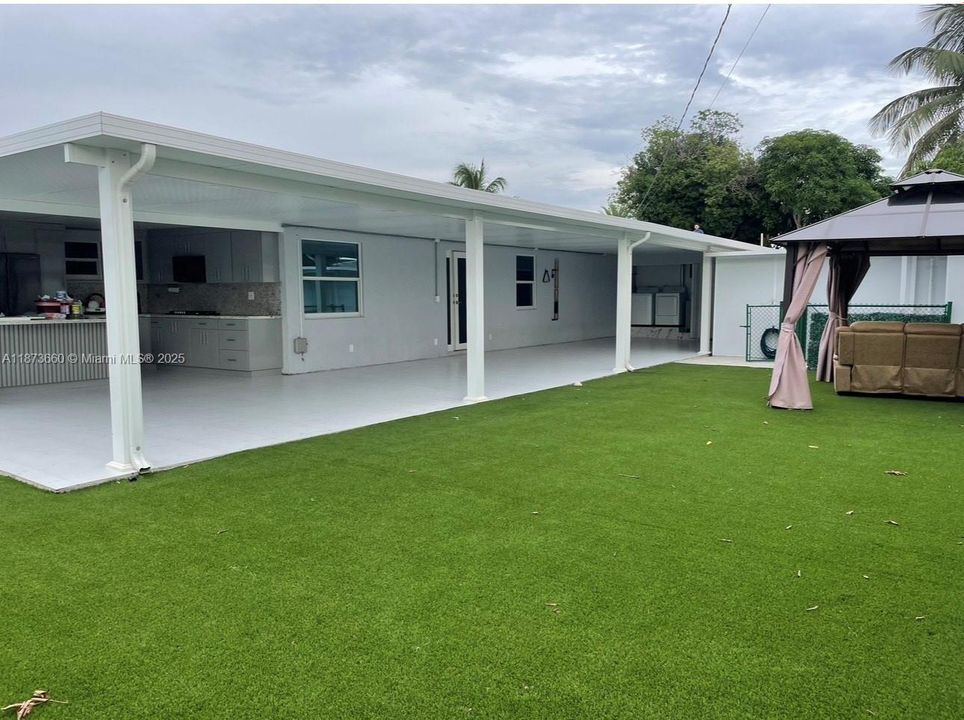 Activo con contrato: $3,550 (4 camas, 2 baños, 1388 Pies cuadrados)