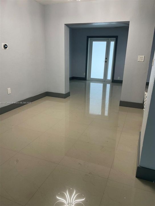 Activo con contrato: $3,550 (4 camas, 2 baños, 1388 Pies cuadrados)