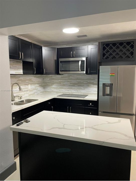 Activo con contrato: $3,550 (4 camas, 2 baños, 1388 Pies cuadrados)