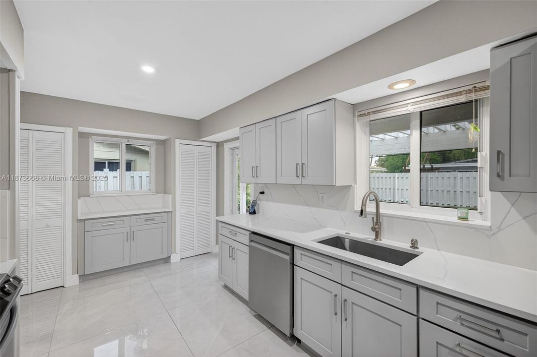 Active With Contract: $4,800 (3 beds, 2 baths, 1720 Square Feet)