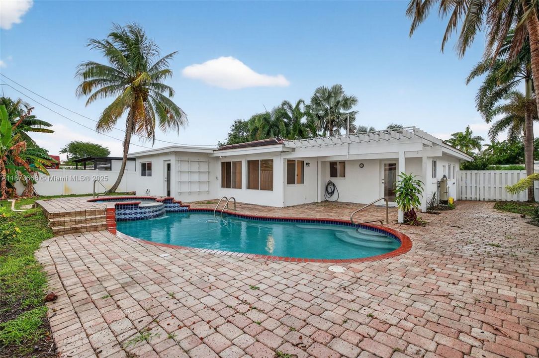 Active With Contract: $4,800 (3 beds, 2 baths, 1720 Square Feet)