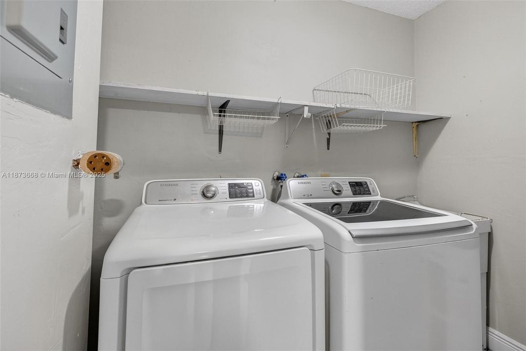 Active With Contract: $4,800 (3 beds, 2 baths, 1720 Square Feet)