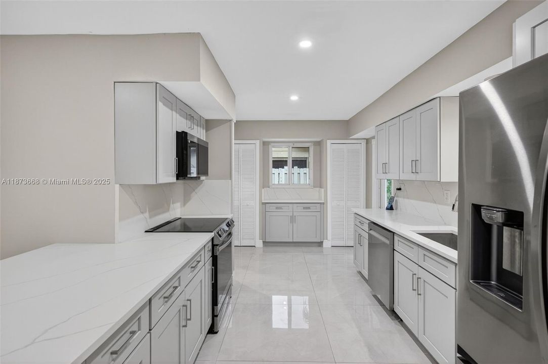 Active With Contract: $4,800 (3 beds, 2 baths, 1720 Square Feet)