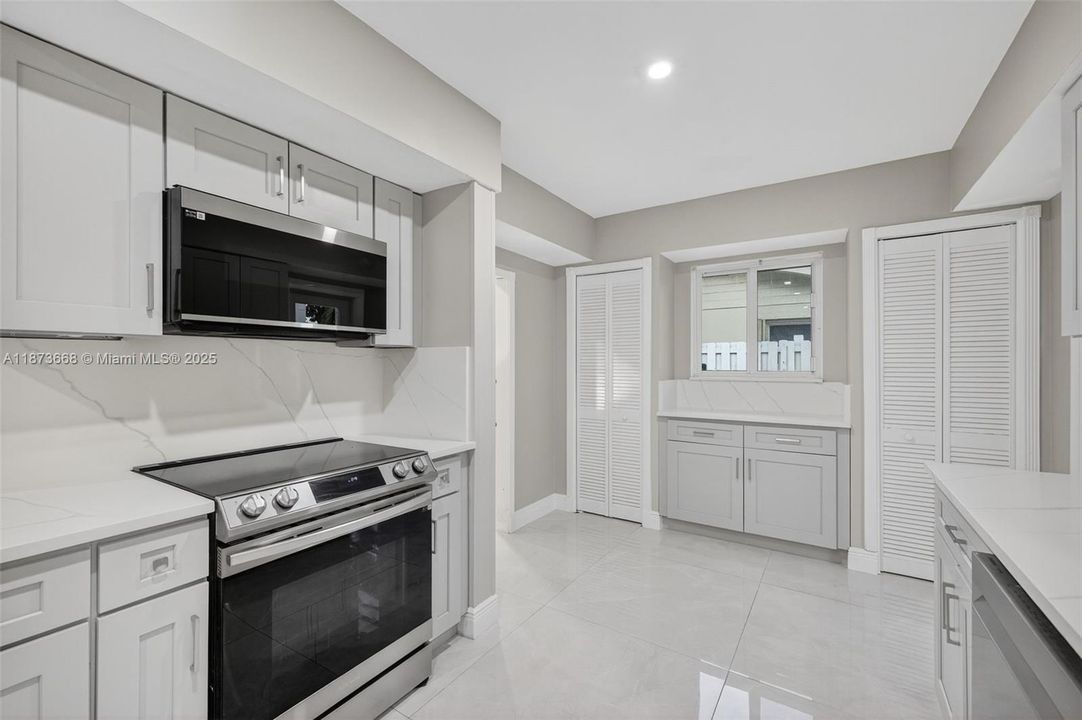 Active With Contract: $4,800 (3 beds, 2 baths, 1720 Square Feet)