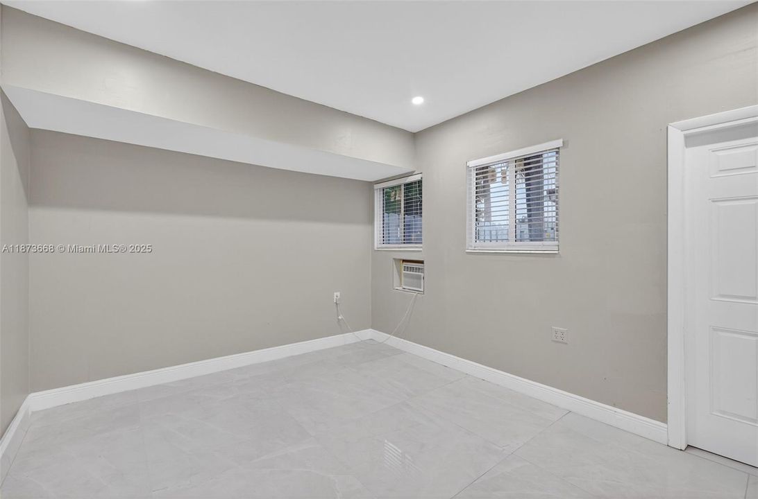 Active With Contract: $4,800 (3 beds, 2 baths, 1720 Square Feet)