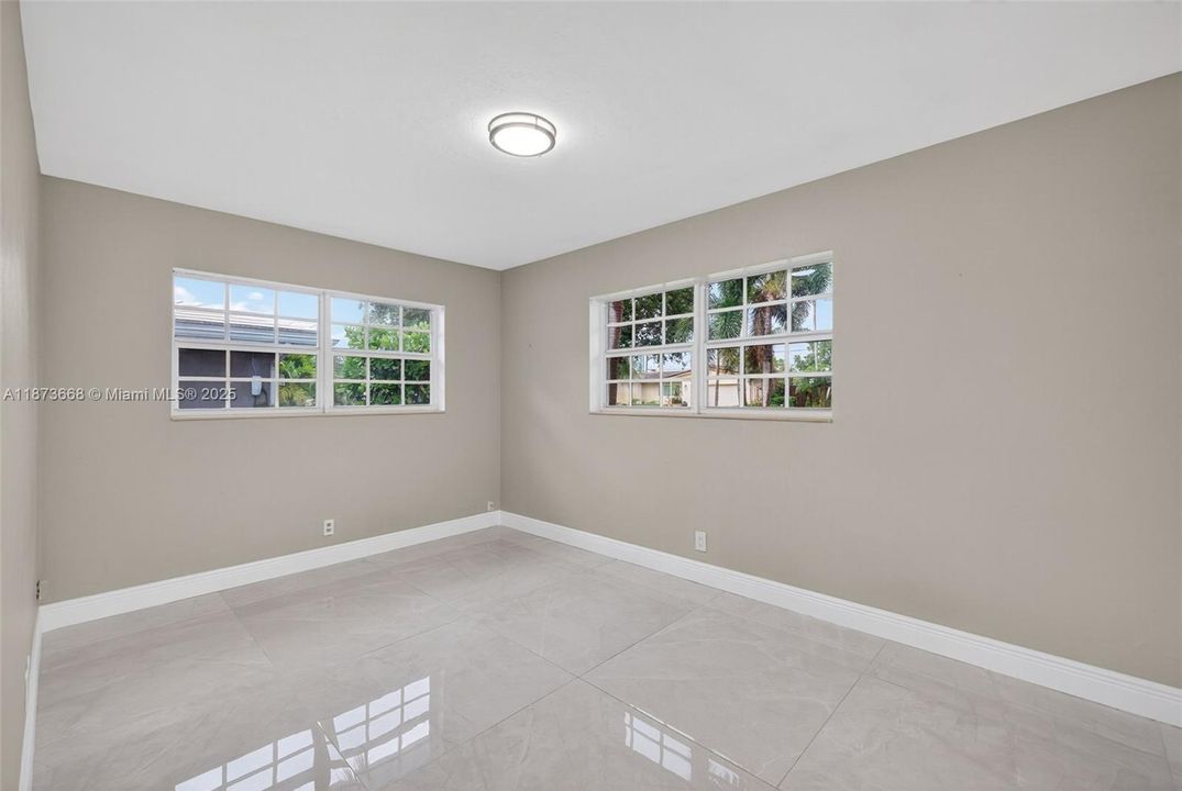 Active With Contract: $4,800 (3 beds, 2 baths, 1720 Square Feet)
