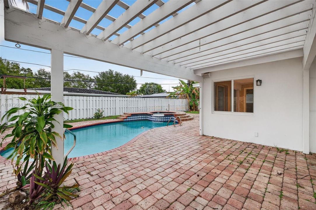 Active With Contract: $4,800 (3 beds, 2 baths, 1720 Square Feet)