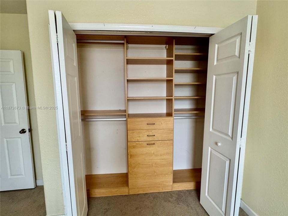 Под контрактом: $5,500 (5 спален, 4 ванн, 3565 Квадратных фут)