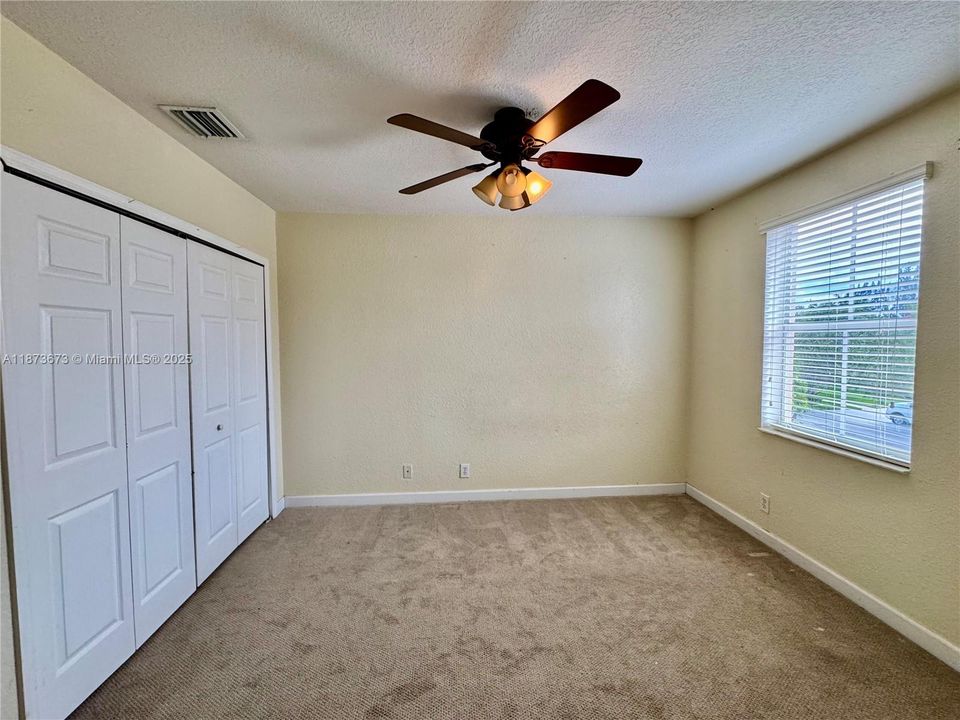 Под контрактом: $5,500 (5 спален, 4 ванн, 3565 Квадратных фут)