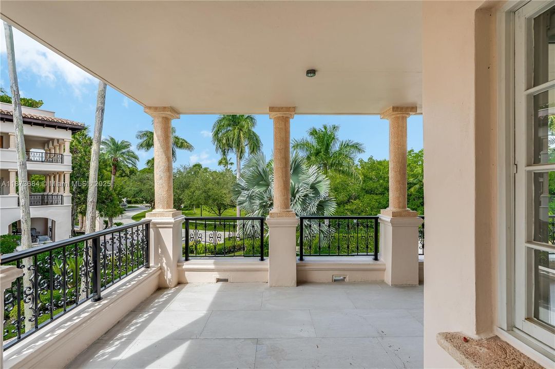 For Sale: $2,250,000 (2 beds, 2 baths, 1429 Square Feet)