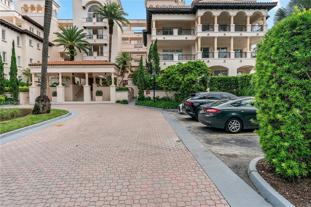 For Sale: $2,250,000 (2 beds, 2 baths, 1429 Square Feet)