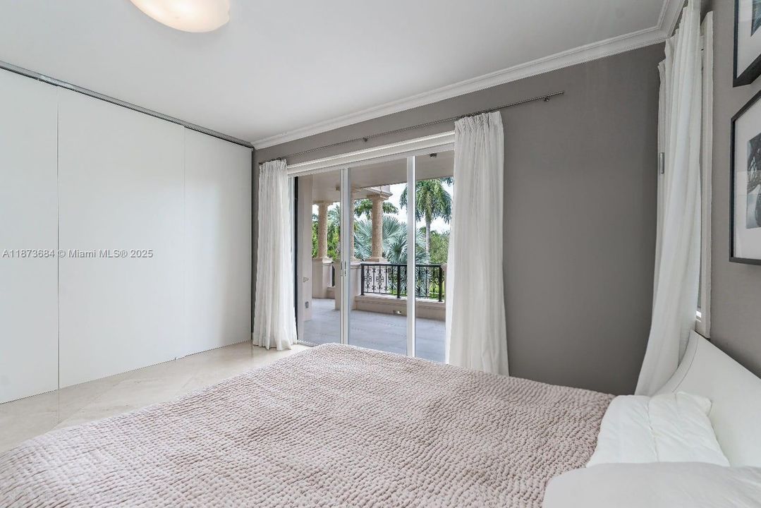 For Sale: $2,250,000 (2 beds, 2 baths, 1429 Square Feet)