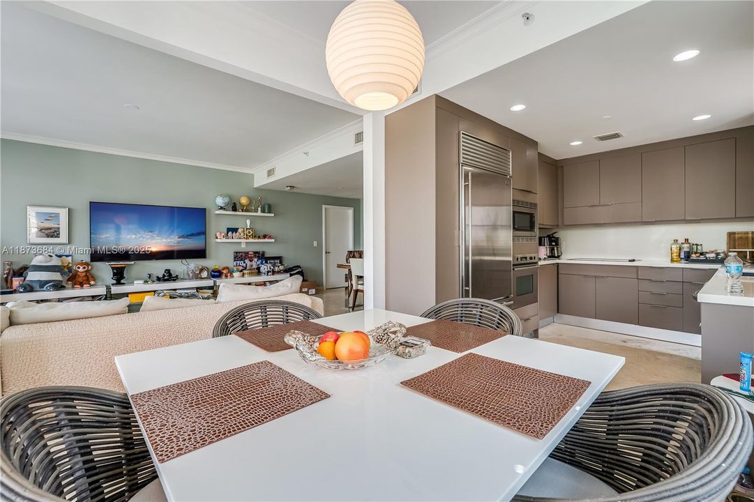 For Sale: $2,250,000 (2 beds, 2 baths, 1429 Square Feet)