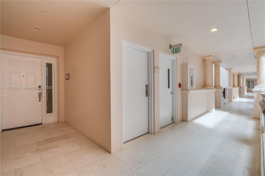 For Sale: $2,250,000 (2 beds, 2 baths, 1429 Square Feet)