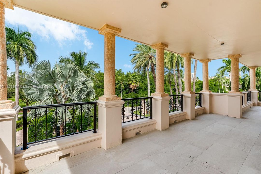 For Sale: $2,250,000 (2 beds, 2 baths, 1429 Square Feet)