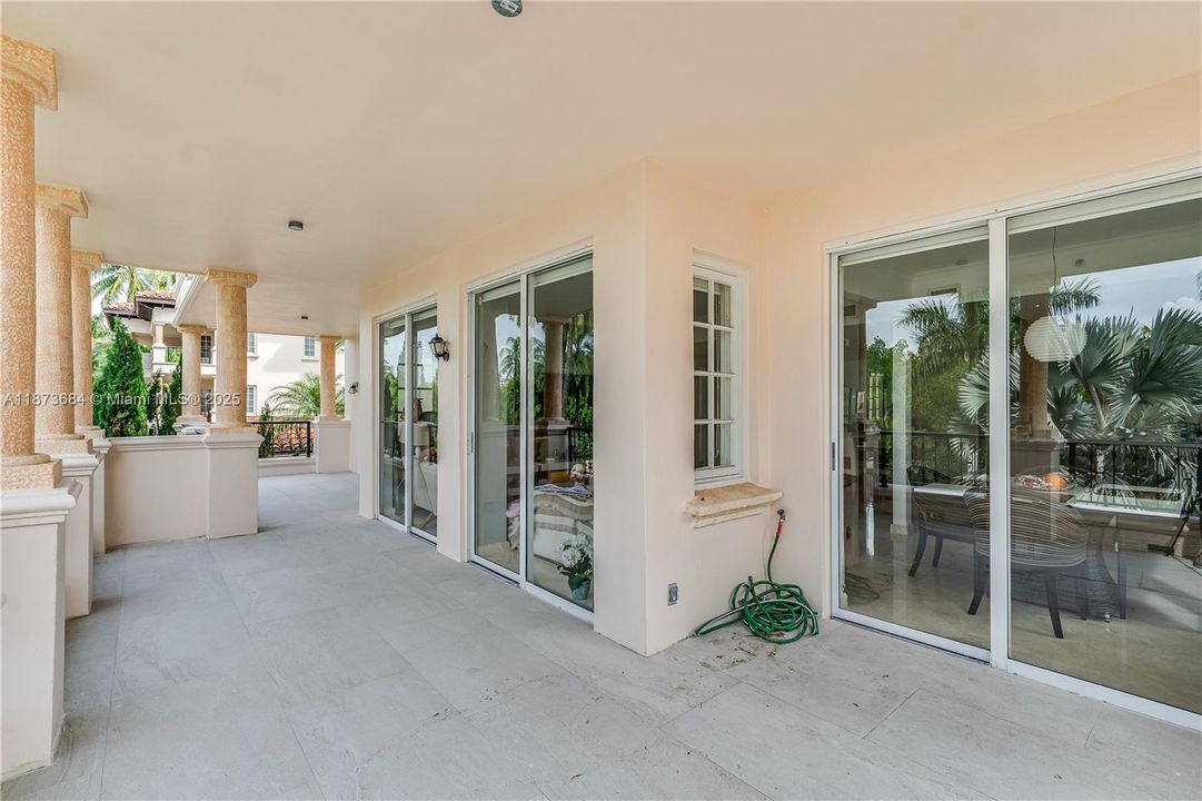 For Sale: $2,250,000 (2 beds, 2 baths, 1429 Square Feet)