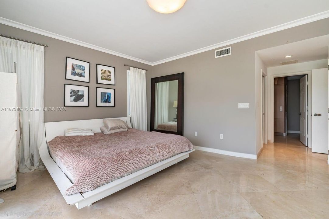 For Sale: $2,250,000 (2 beds, 2 baths, 1429 Square Feet)