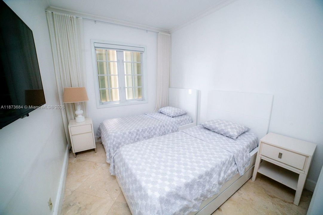 For Sale: $2,250,000 (2 beds, 2 baths, 1429 Square Feet)